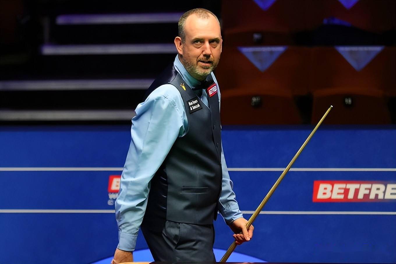 这位年轻选 这位年轻选